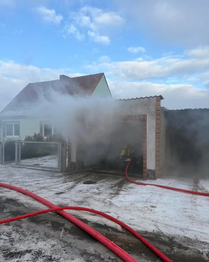 B Feuer Mittel Nebengebäude