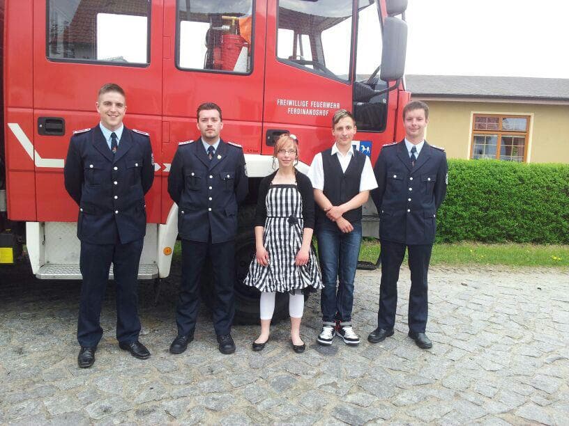 Die Jugendfeuerwehr Ferdinandshof gratuliert euch recht herzlich zur Jugendweihe...