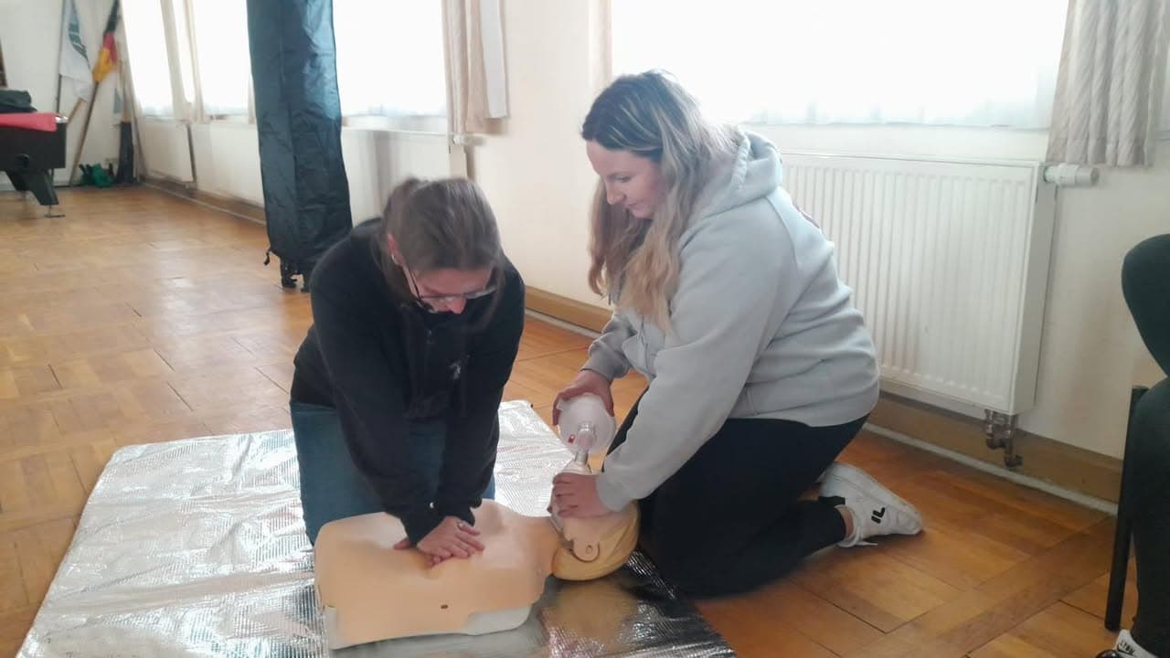 + Erste Hilfe rettet Leben +!
