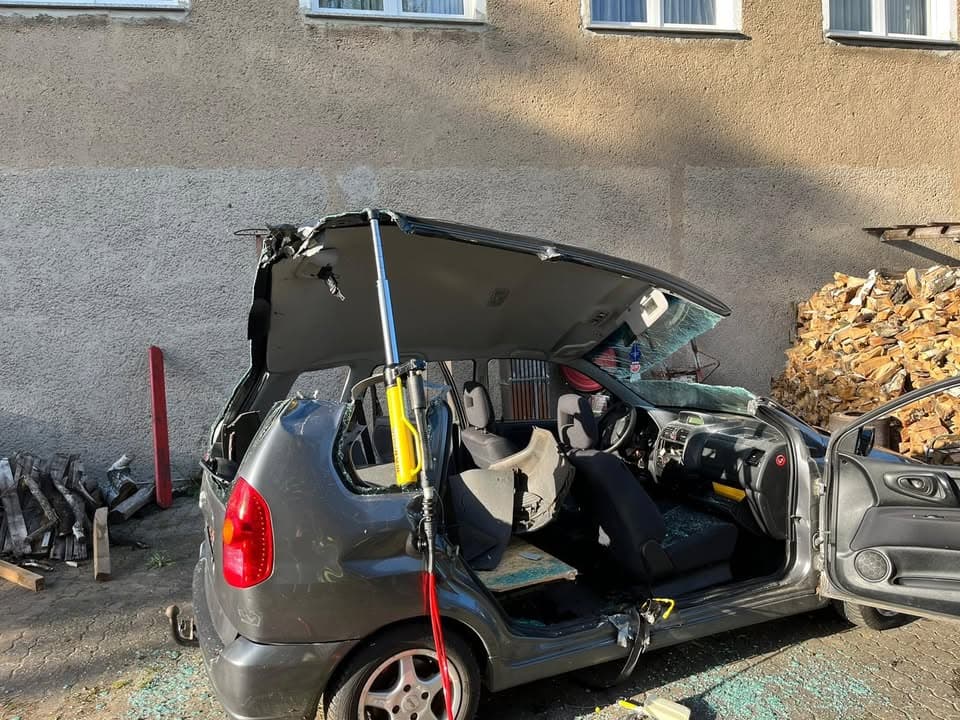 Heute stand wieder Weiterbildung auf dem Plan... Mit einem externen TH Ausbilder aus Wolgast, haben wir Techniken zur technischen Hilfeleistung bei eingeklemmten Personen geübt. Es war für alle Beteiligten eine sehr lehrreiche Ausbildung.