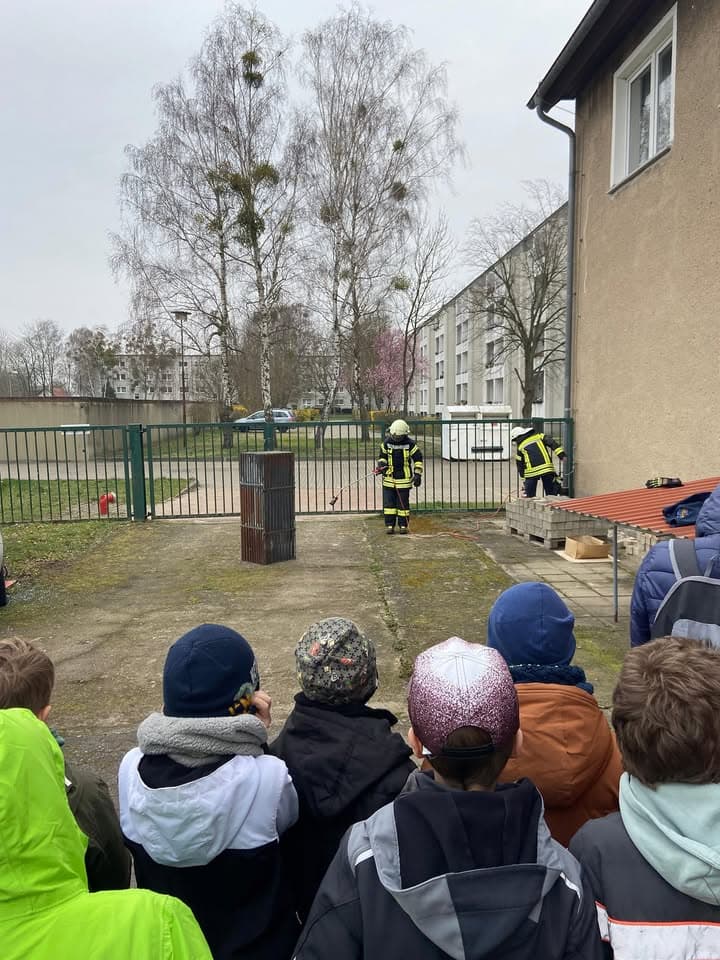 + Unterricht bei der Feuerwehr +