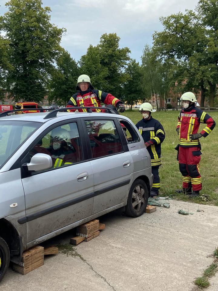 + Verkehrsunfall +