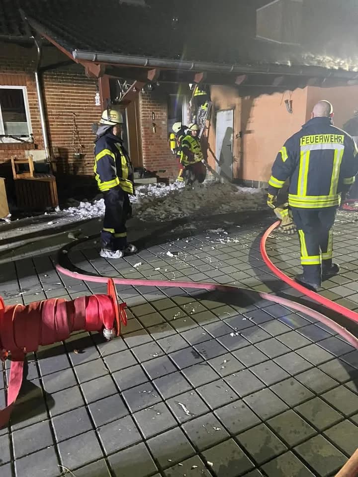 B Feuer Groß Einfamilienhaus