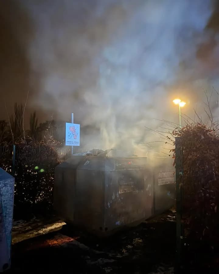 B- Feuer Klein, B Müllbehälter