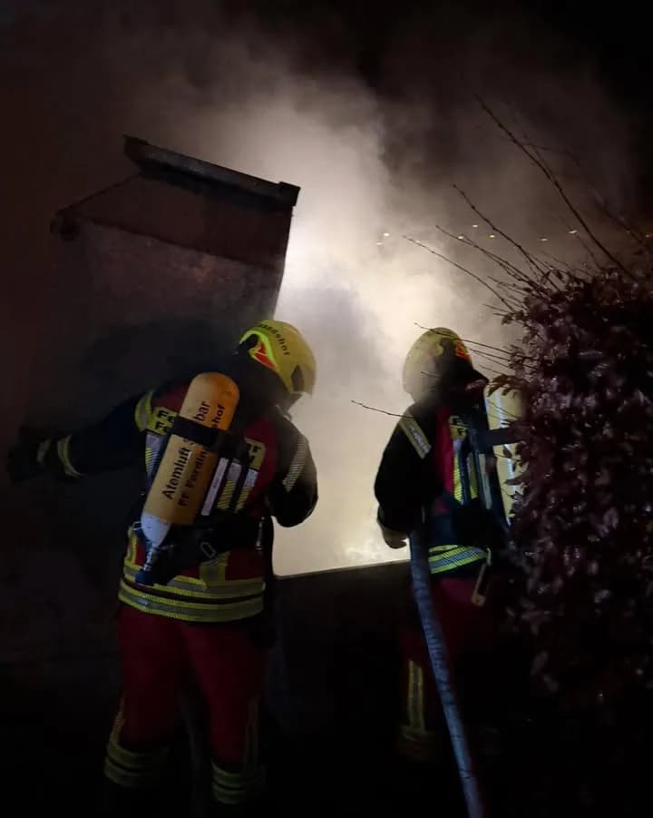 B- Feuer Klein, B Müllbehälter