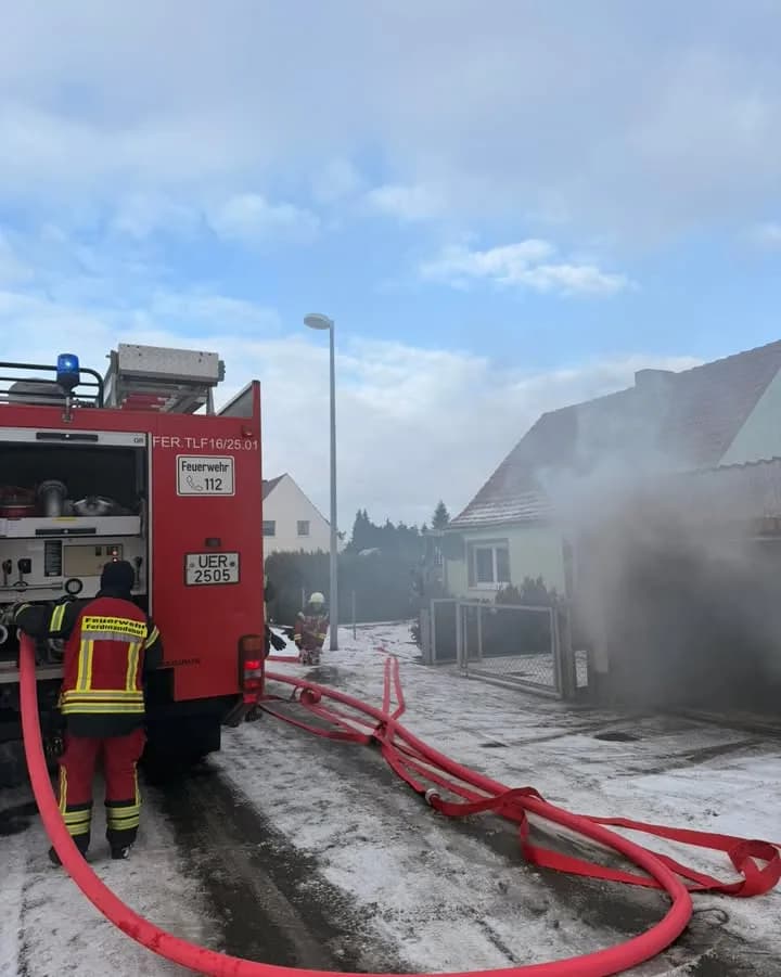 B Feuer Mittel Nebengebäude