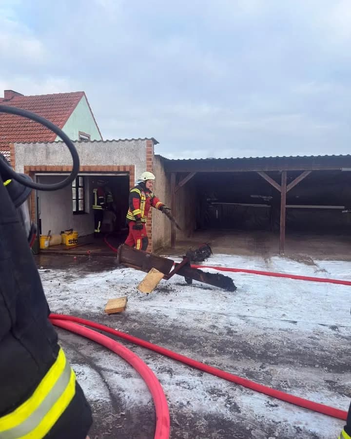 B Feuer Mittel Nebengebäude