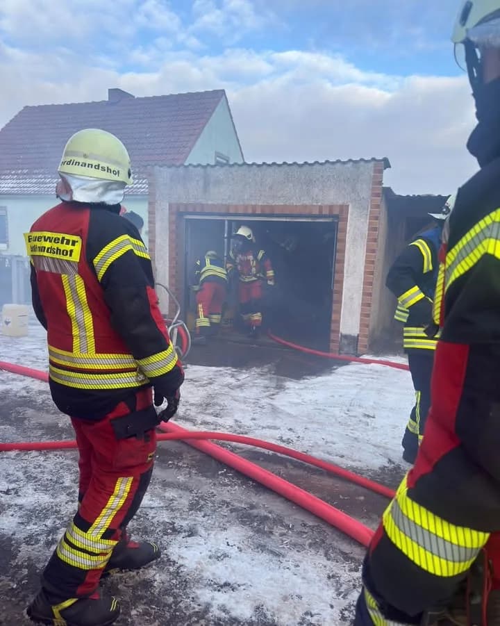 B Feuer Mittel Nebengebäude