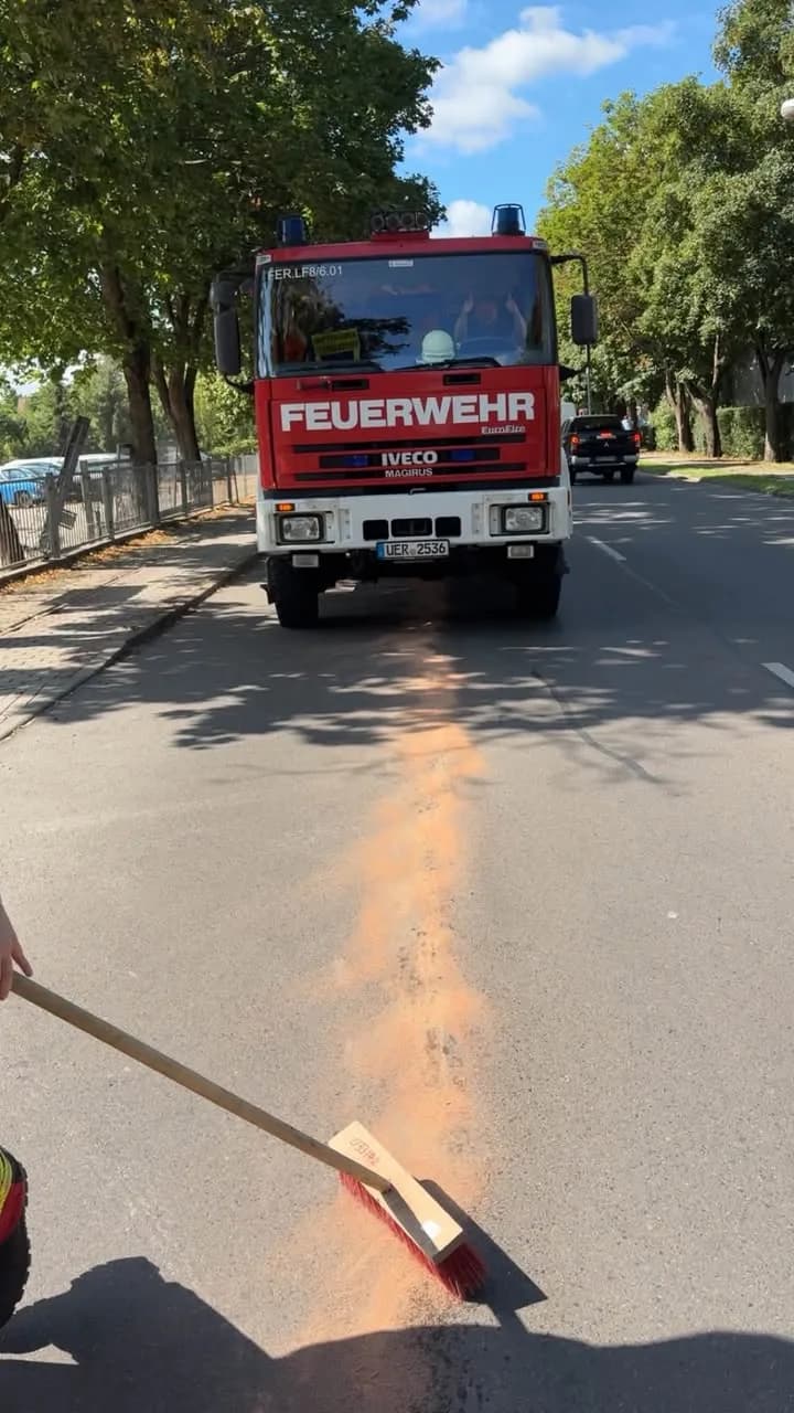 H1_Betriebststoffe 3 km durch den gesamten Ort.