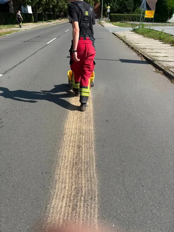 H1_Betriebststoffe 3 km durch den gesamten Ort.