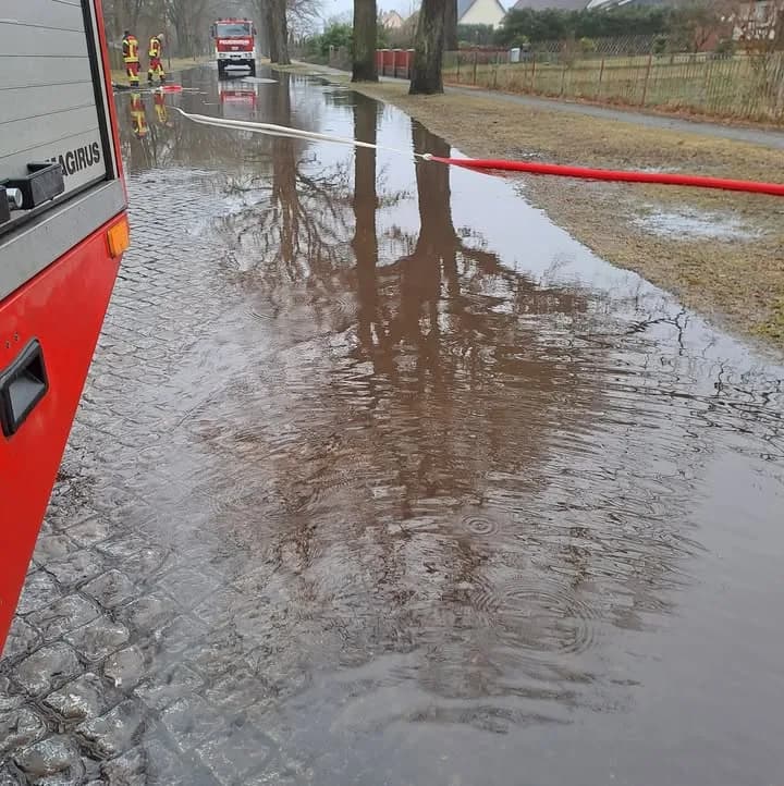 H1_Wasserschaden - Wasser pumpen