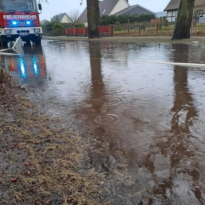 H1_Wasserschaden - Wasser pumpen